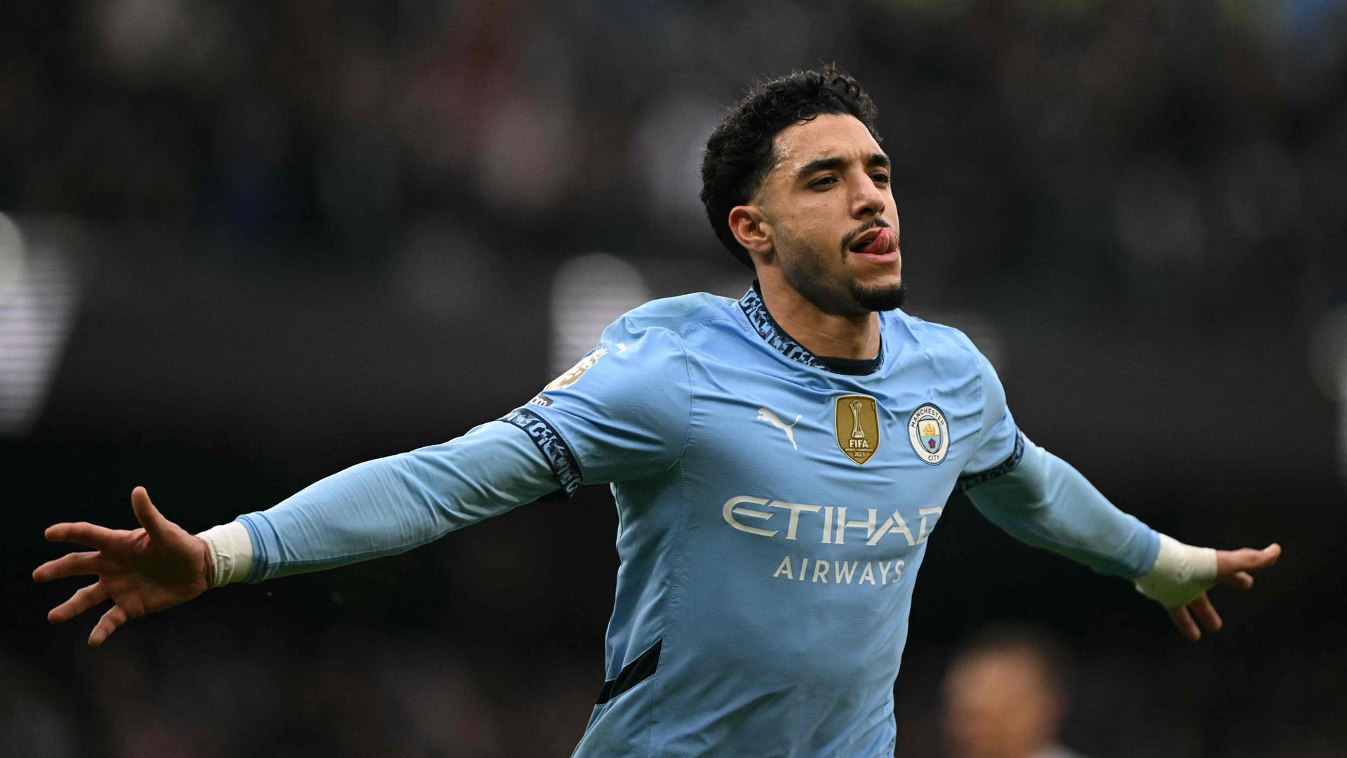 Omar Marmoush jubelt nach seinem Treffer beim Premier League Spiel Manchester City gegen Newcastle United.