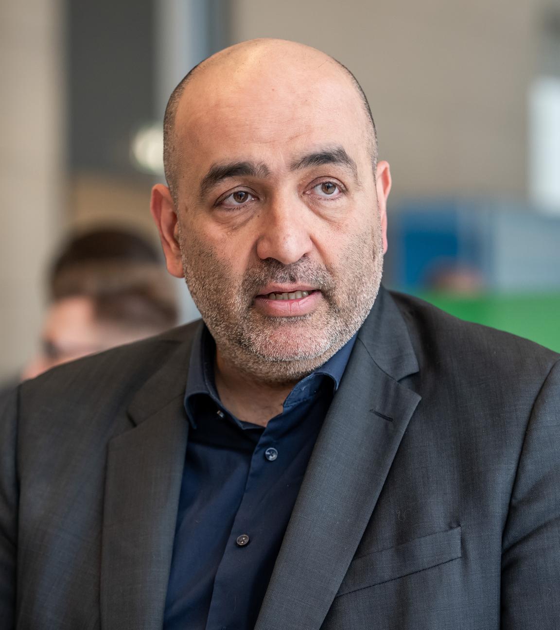 Berlin: Omid Nouripour, ehemaliger Bundesvorsitzender von Bündnis90/Die Grünen, kommt zur Fraktionssitzung im Bundestag.