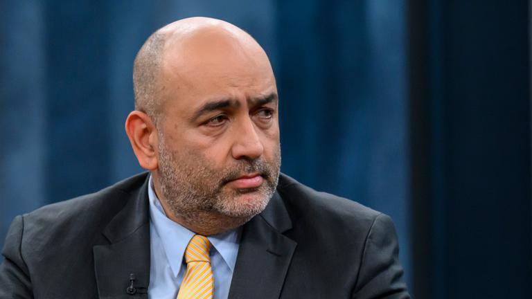 Omid Nouripour sitzt bei "Caren Miosga"