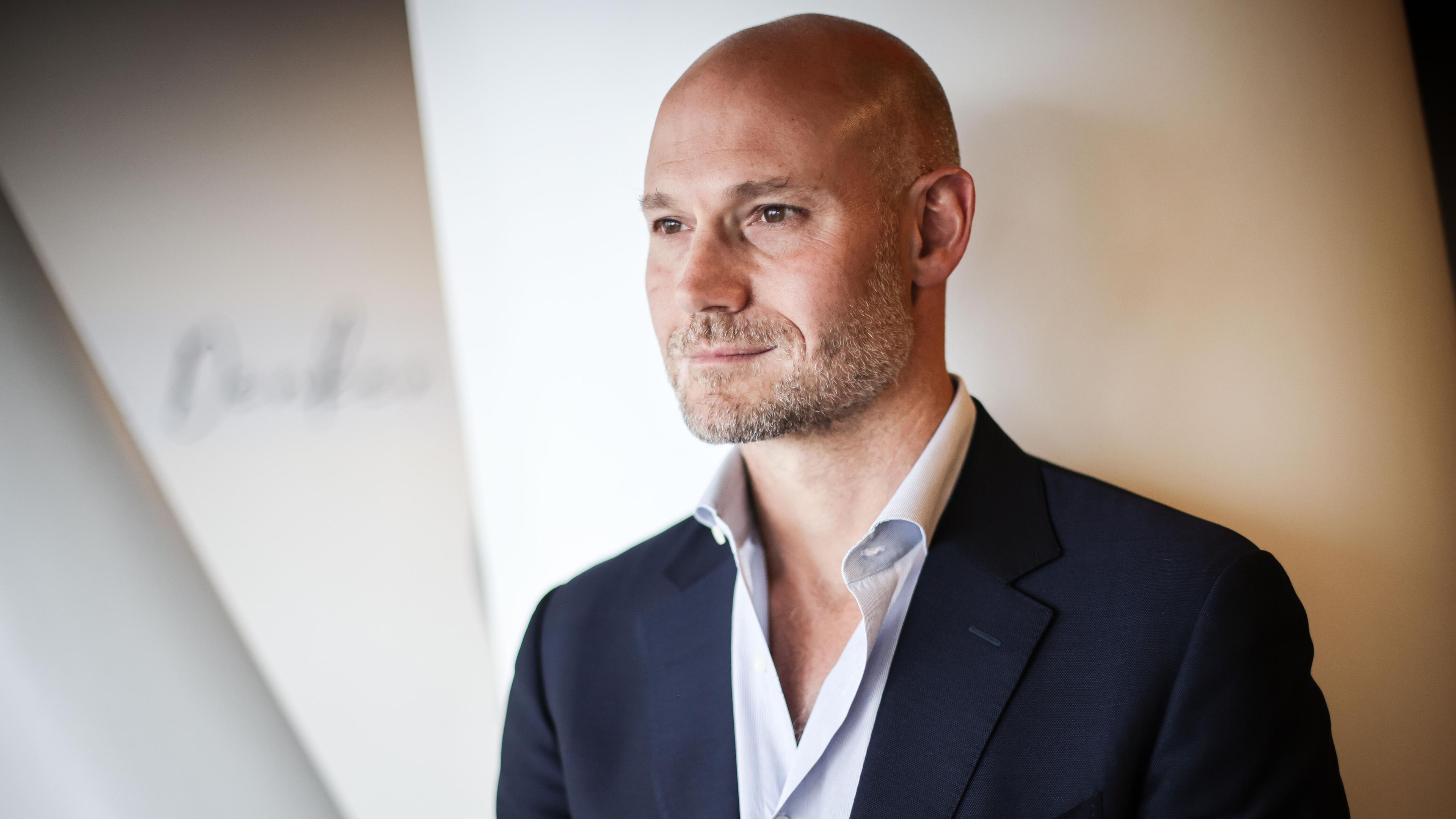 Omri Boehm, Autor des für den Deutschen Sachbuchpreis nominierten Buchs "Radikaler Universalismus. Jenseits von Identität" in der Hamburger Elbphilharmonie am 01.06.2023.