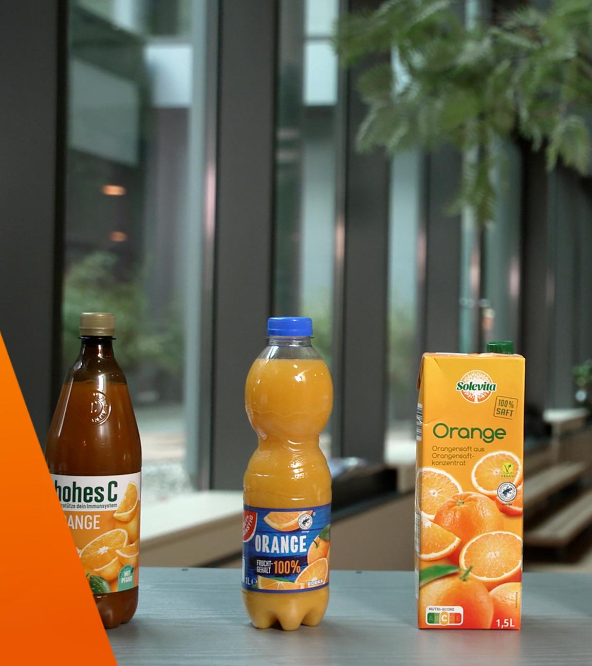 Sechs Orangensäfte aus dem Supermarkt  und dem Discounter