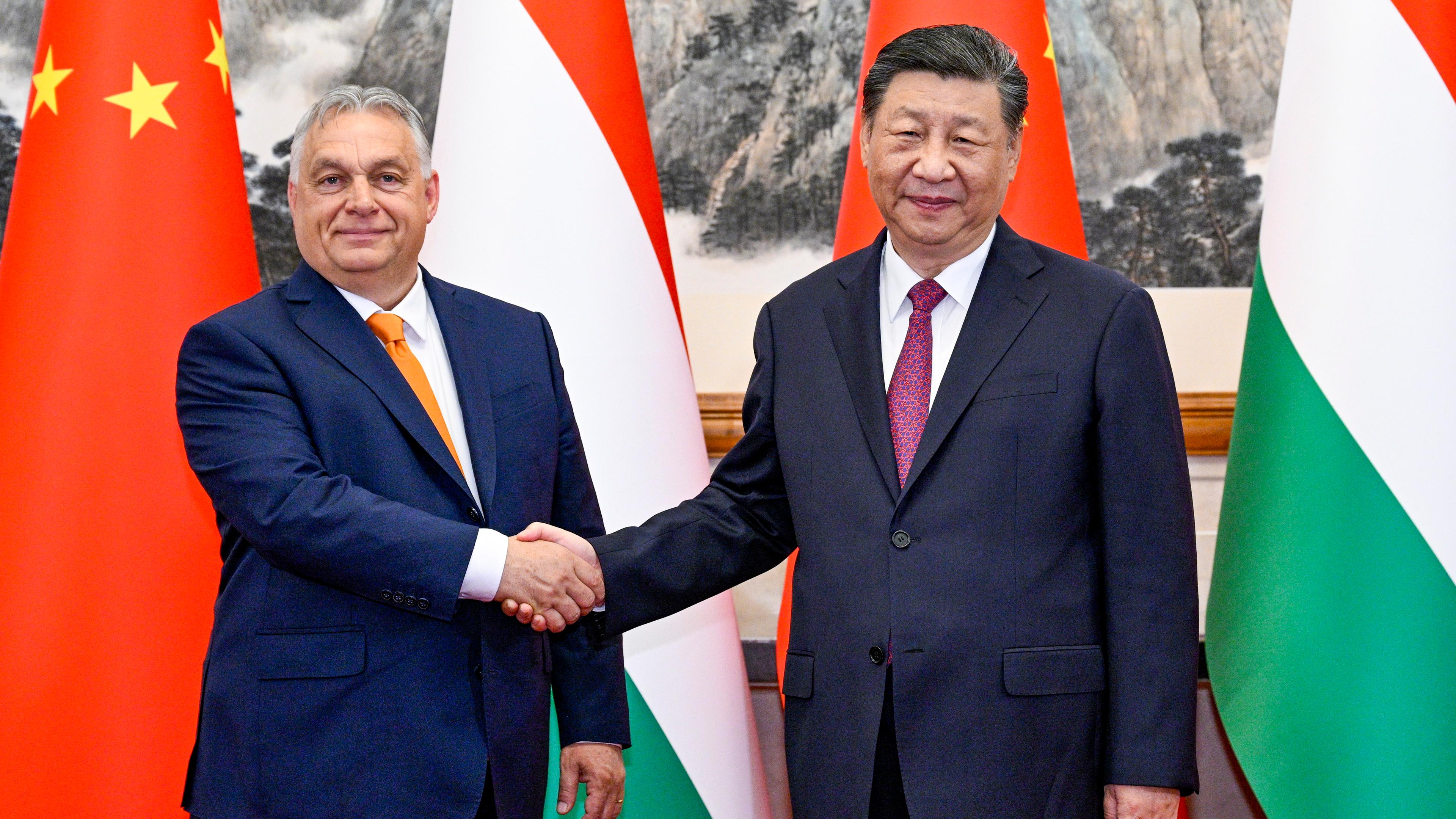 Ungarns Ministerpräsident Orban und Chinas Präsident Xi
