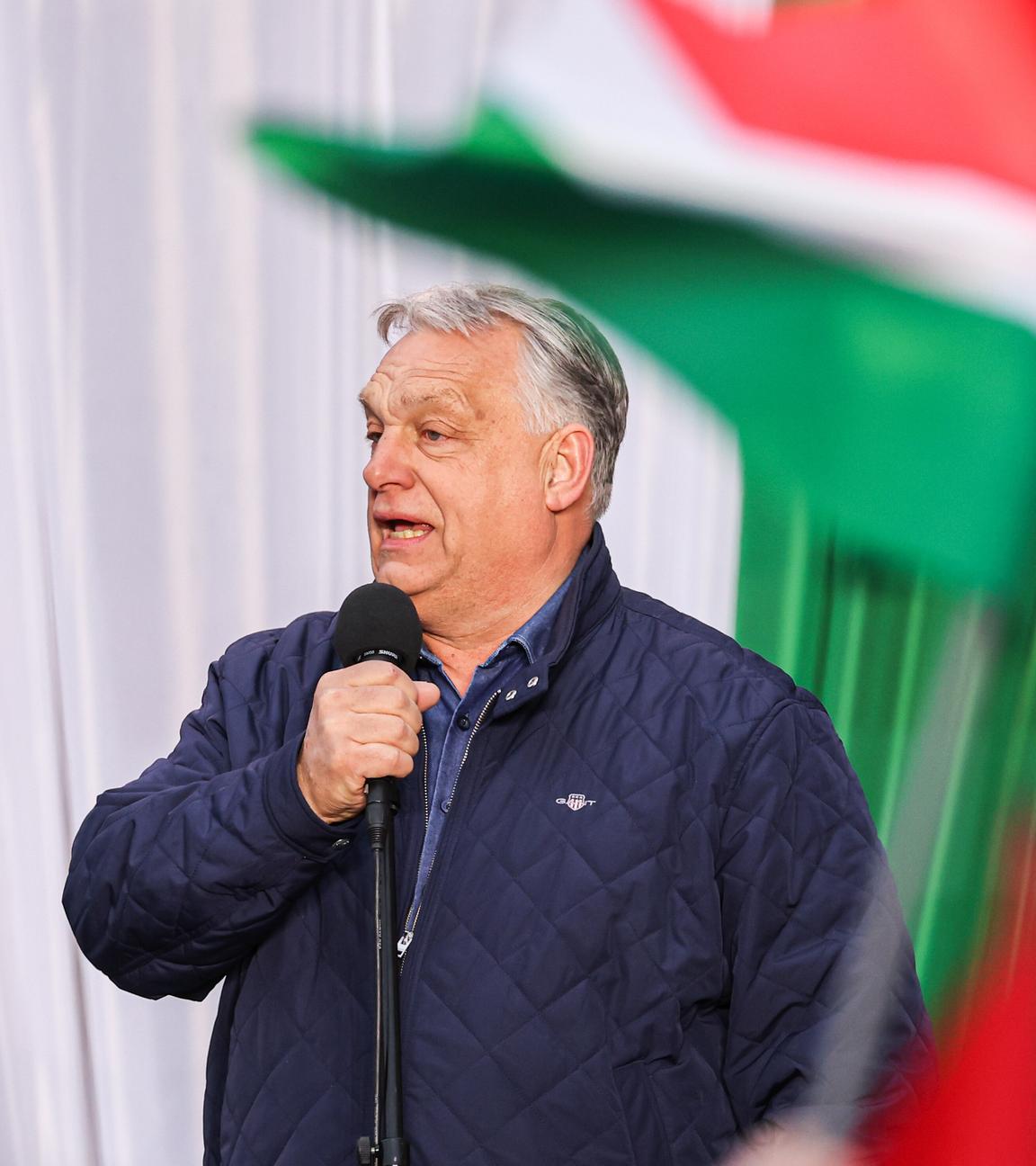 Der ungarische Ministerpräsident Viktor Orbán spricht während einer Wahlkundgebung.