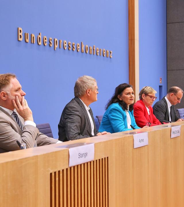 Abgeordnete aus mehreren Parteien haben sich heute für einen Paradigmenwechsel in der Organspende ausgesprochen und die Einführung der Widerspruchslösung vorgeschlagen.