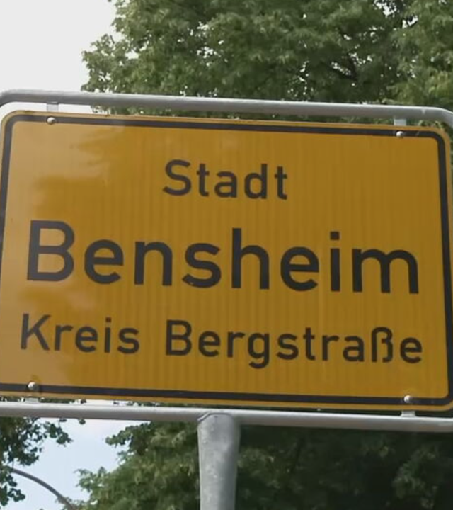 Ortsschild wandert in die falsche Richtung