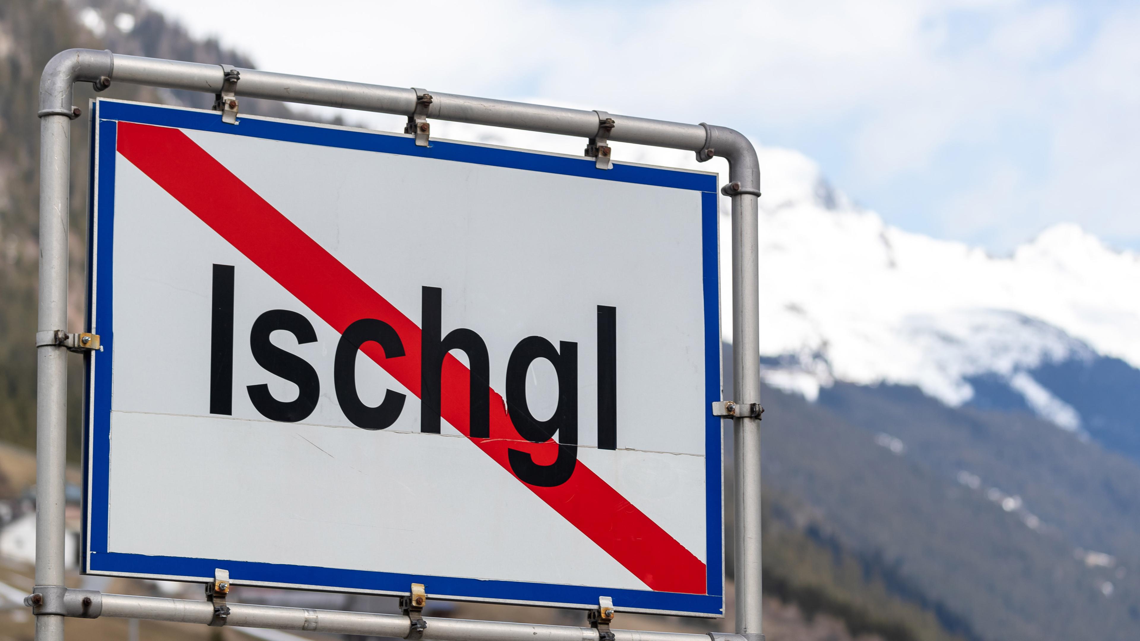Ortsschild Ischgl mit durchgezogener roter Linie