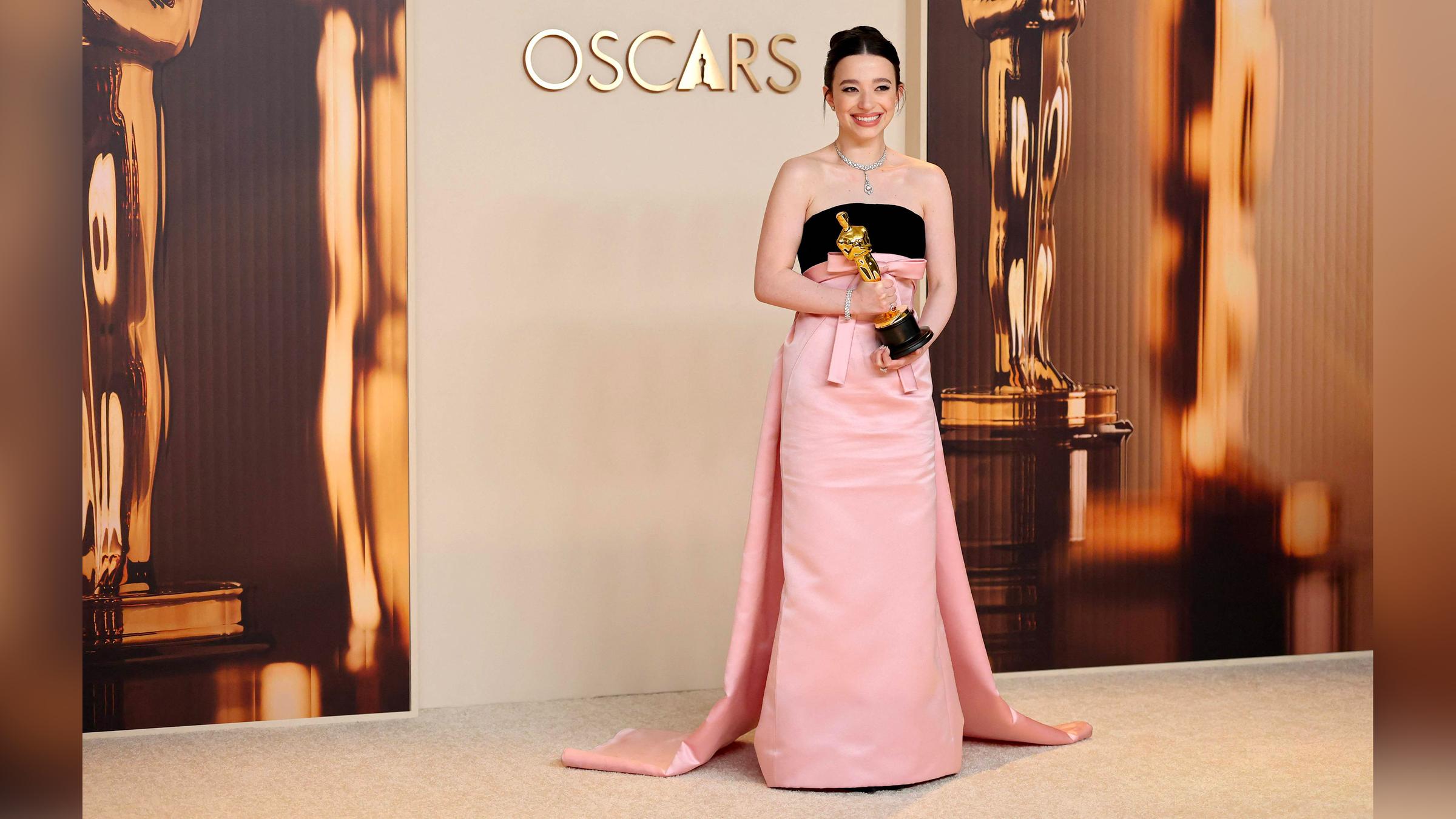 Mikey Madison, Gewinnerin als beste Hauptdarstellerin posiert im Presseraum