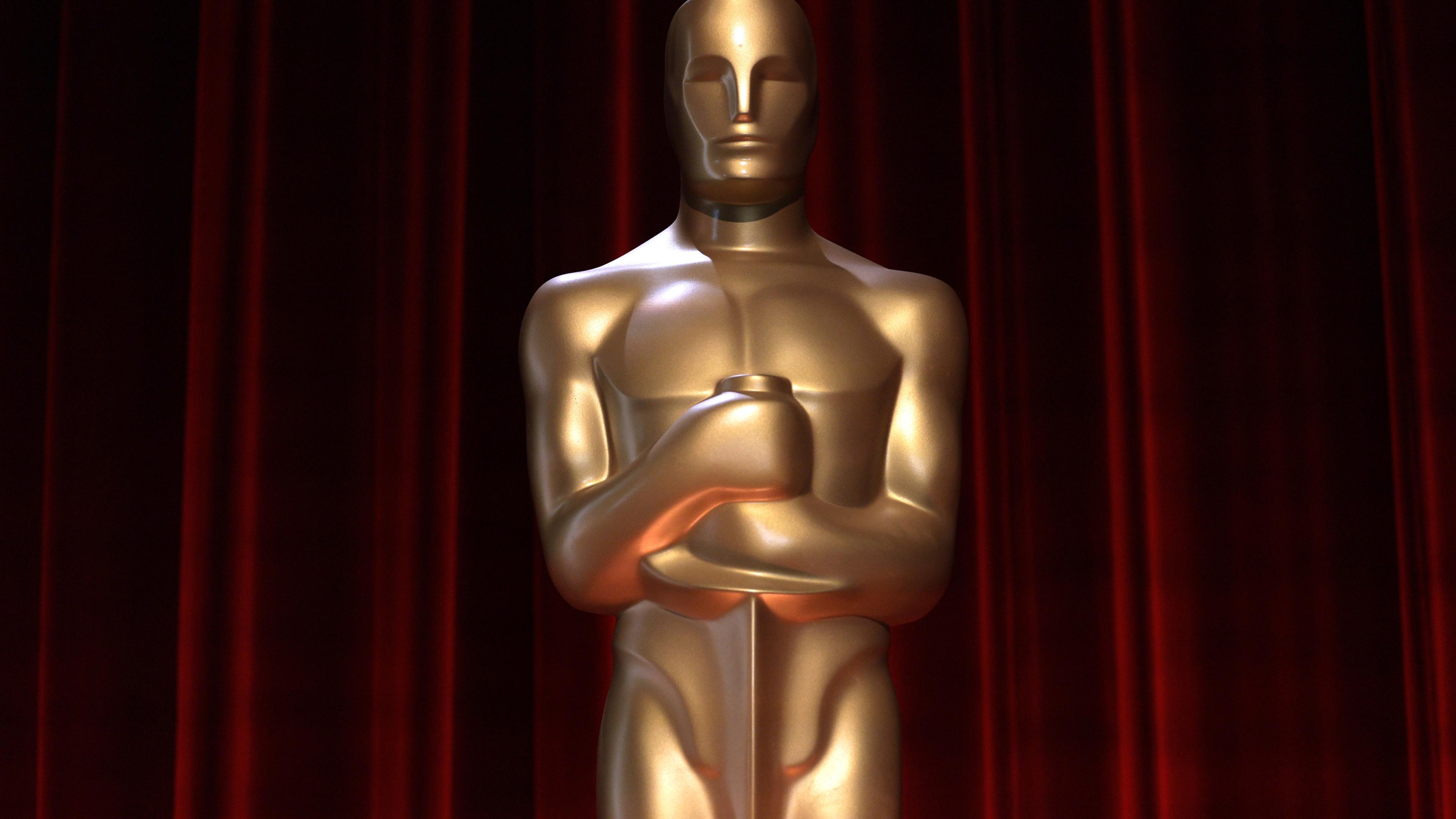 Oscar Statue