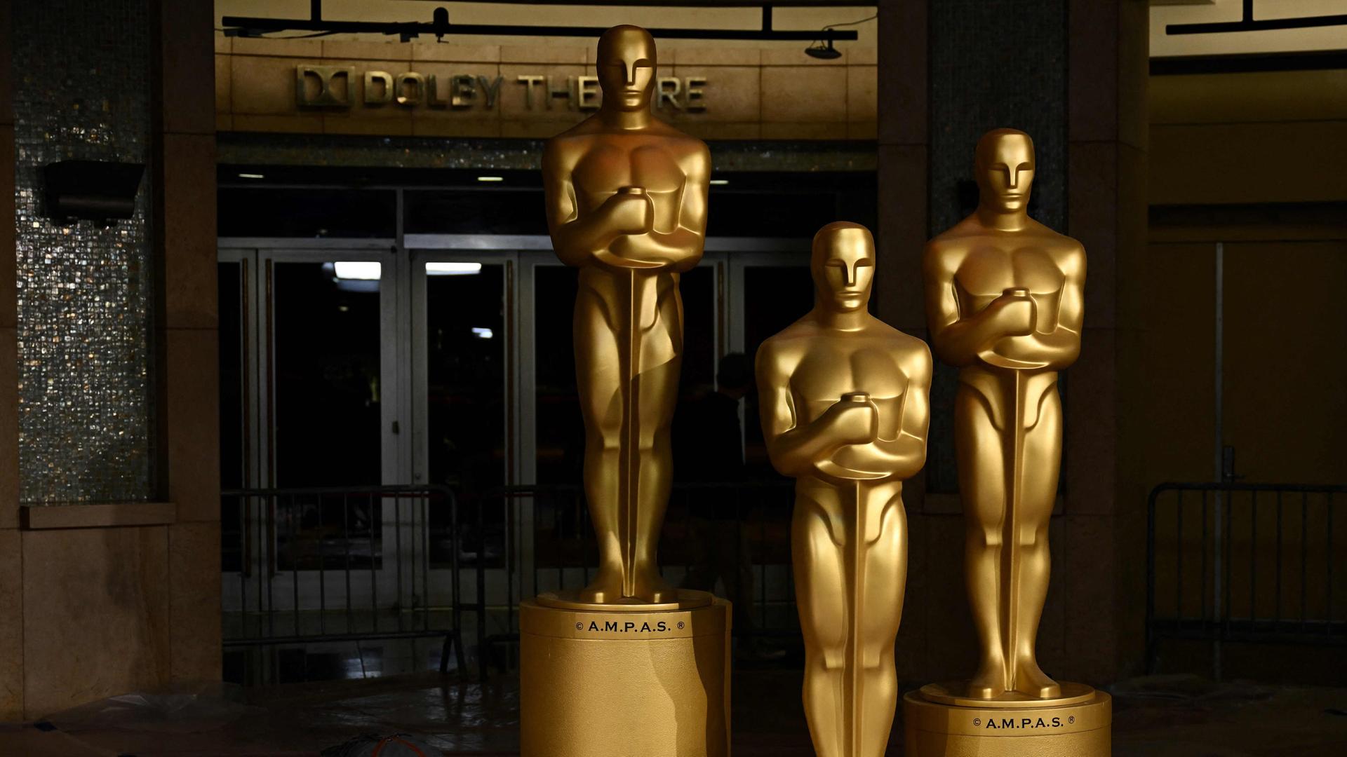 Oscar-Statuen stehen während der Vorbereitungen für die 97. Verleihung der Academy Awards in Hollywood, Kalifornien. (Archiv)