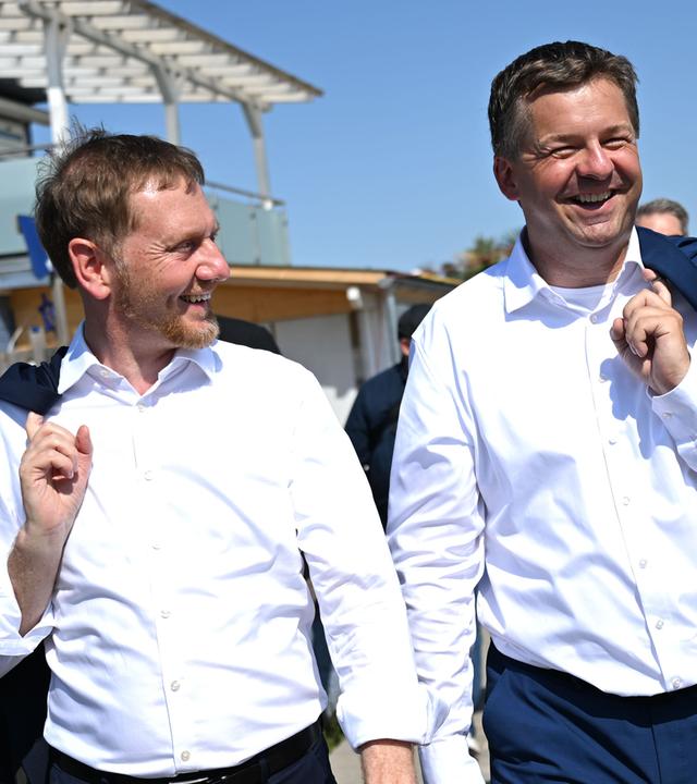 Die Regierungschefs von Sachsen, Sachsen-Anhalt und Thüringen bei ihrem Treffen in Braunsbedra in Sachsen-Anhalt am Donnerstag: Michael Kretschmer,  Sven Schulze  und Mario Voigt. 