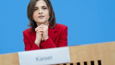 Die Staatsministerin beim Bundesminister der Finanzen und Beauftragte der Bundesregierung fuer Ostdeutschland Elisabeth Kaiser (SPD)