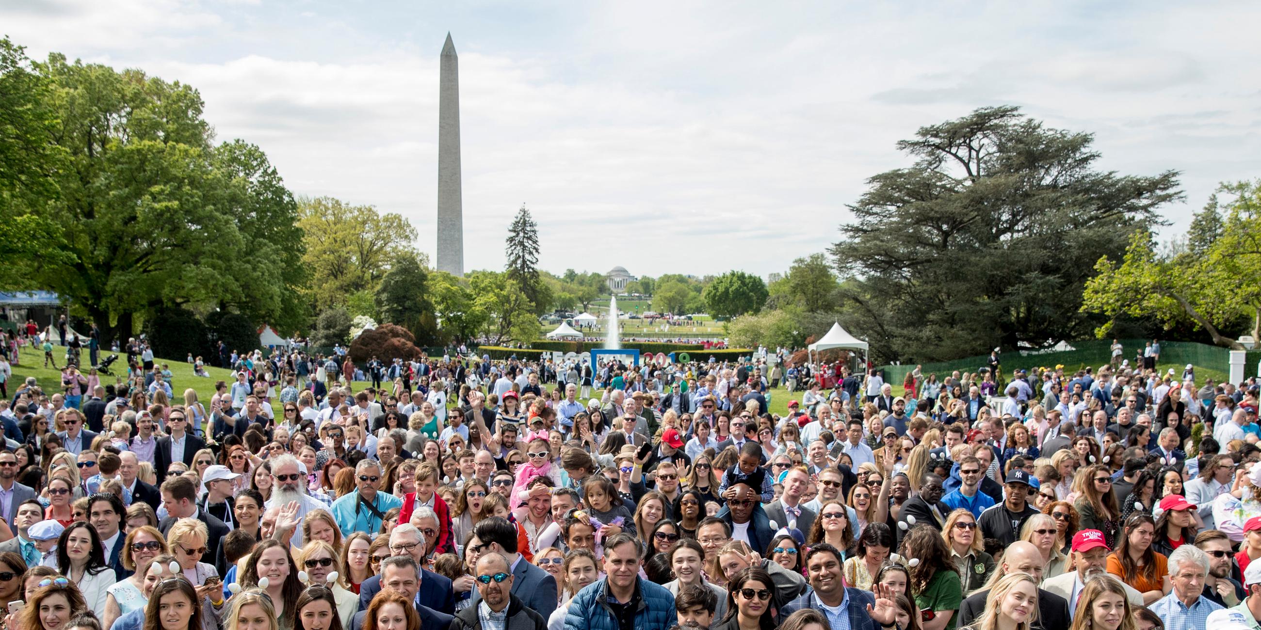 Viele Familien kommen für das traditionelle Ostereierrollen zum Weißen Haus in Washington am 22.04.2019
