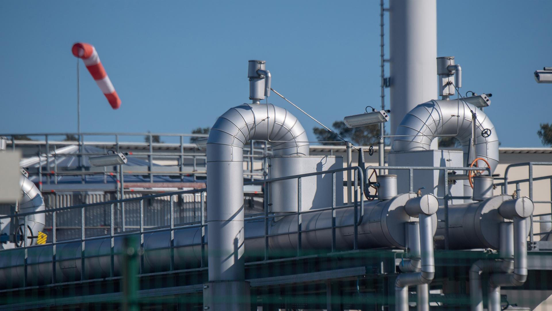 Rohrsysteme und Absperrvorrichtungen in der Gasempfangsstation der Ostseepipeline Nord Stream 1 und der Übernahmestation der Ferngasleitung OPAL (Ostsee-Pipeline-Anbindungsleitung)