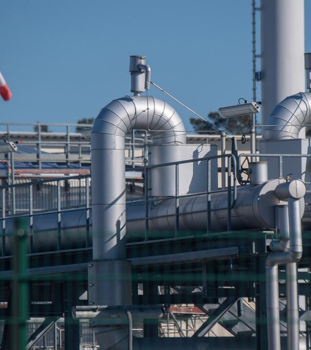 Rohrsysteme und Absperrvorrichtungen in der Gasempfangsstation der Ostseepipeline Nord Stream 1 und der Übernahmestation der Ferngasleitung OPAL (Ostsee-Pipeline-Anbindungsleitung)