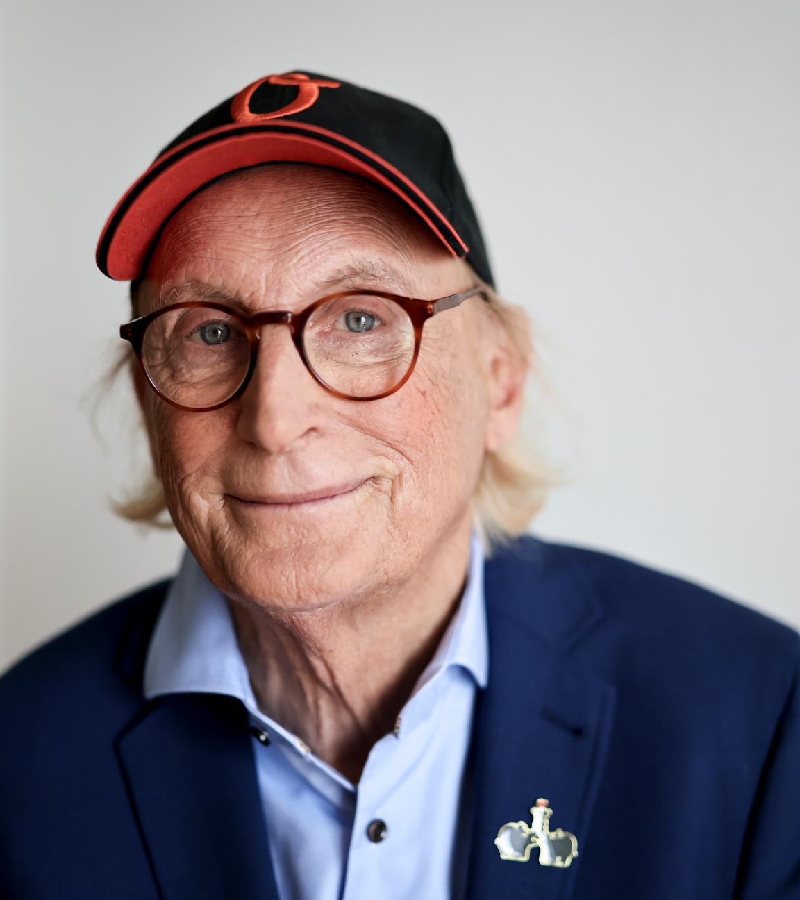 Otto Waalkes posiert für die Kamera. 