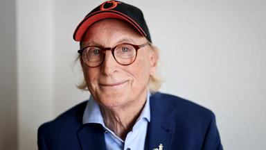 Otto Waalkes posiert für die Kamera. 