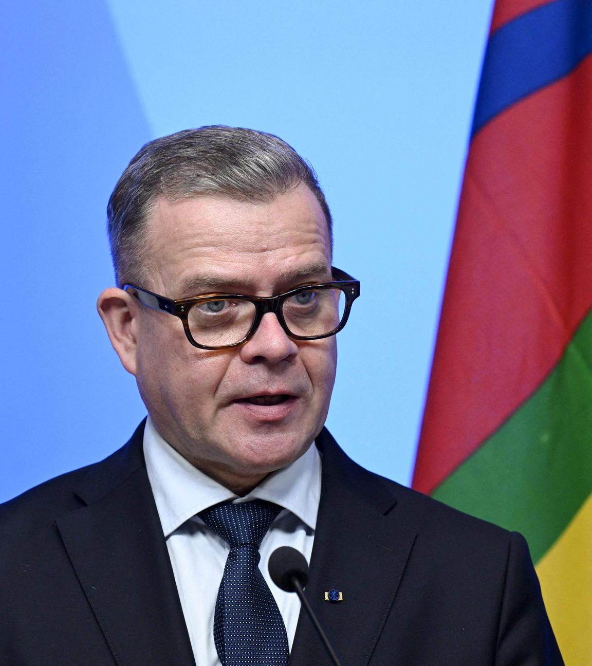 Der finnische Ministerpräsident Petteri Orpo nimmt am 4. Dezember 2025 an einer Pressekonferenz in Helsinki, Finnland, teil, als die finnische Wahrheits- und Versöhnungskommission für das Volk der Sami ihren Abschlussbericht an den finnischen Ministerpräsidenten übergab und den Staat aufforderte, die Ungerechtigkeiten gegenüber den Ureinwohnern zu korrigieren.