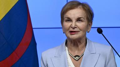 Die Vorsitzende der Kommission, Hannele Pokka, nimmt am 4. Dezember 2025 an einer Pressekonferenz in Helsinki, Finnland, teil, als die finnische Wahrheits- und Versöhnungskommission zum Thema Sami-Volk ihren Abschlussbericht an den finnischen Ministerpräsidenten übergab.