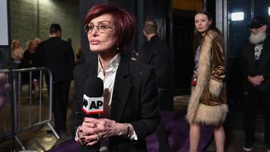 Auf dem Bild zu sehen ist Sharon Osbourne auf der Premiere von "Ozzy & Black Sabbath: Back to the Beginning".