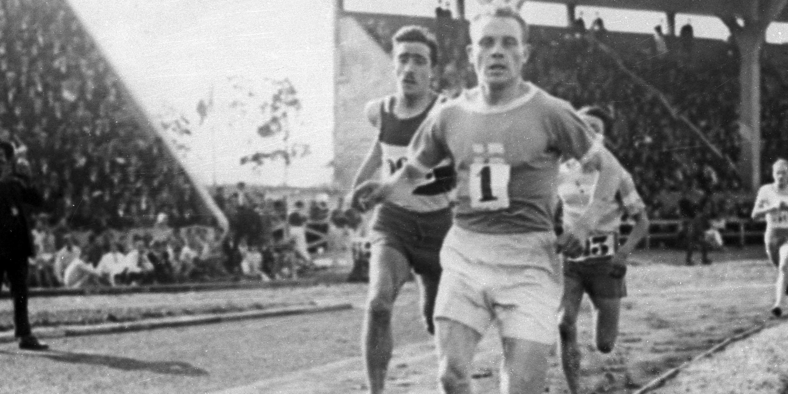 Juli 1924: Paavo Nurmi liegt bei den Olympischen Spielen in Paris in Führung
