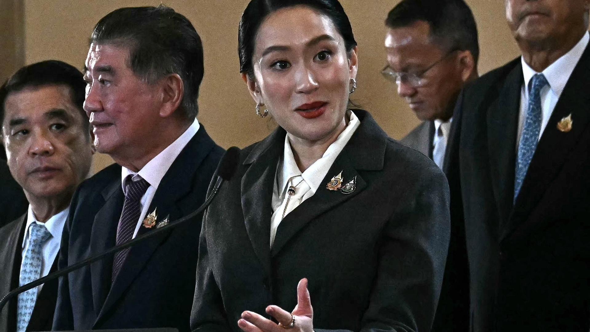 Paetongtarn Shinawatra (m)