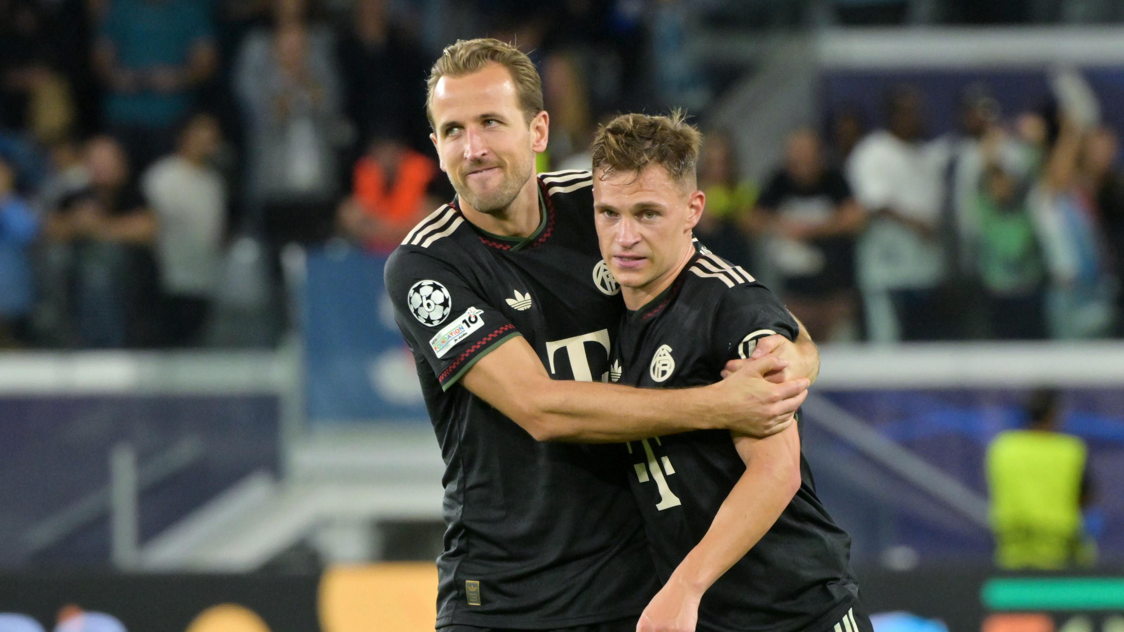 Pafos FC - FC Bayern München: Harry Kane umarmt Joshua Kimmich