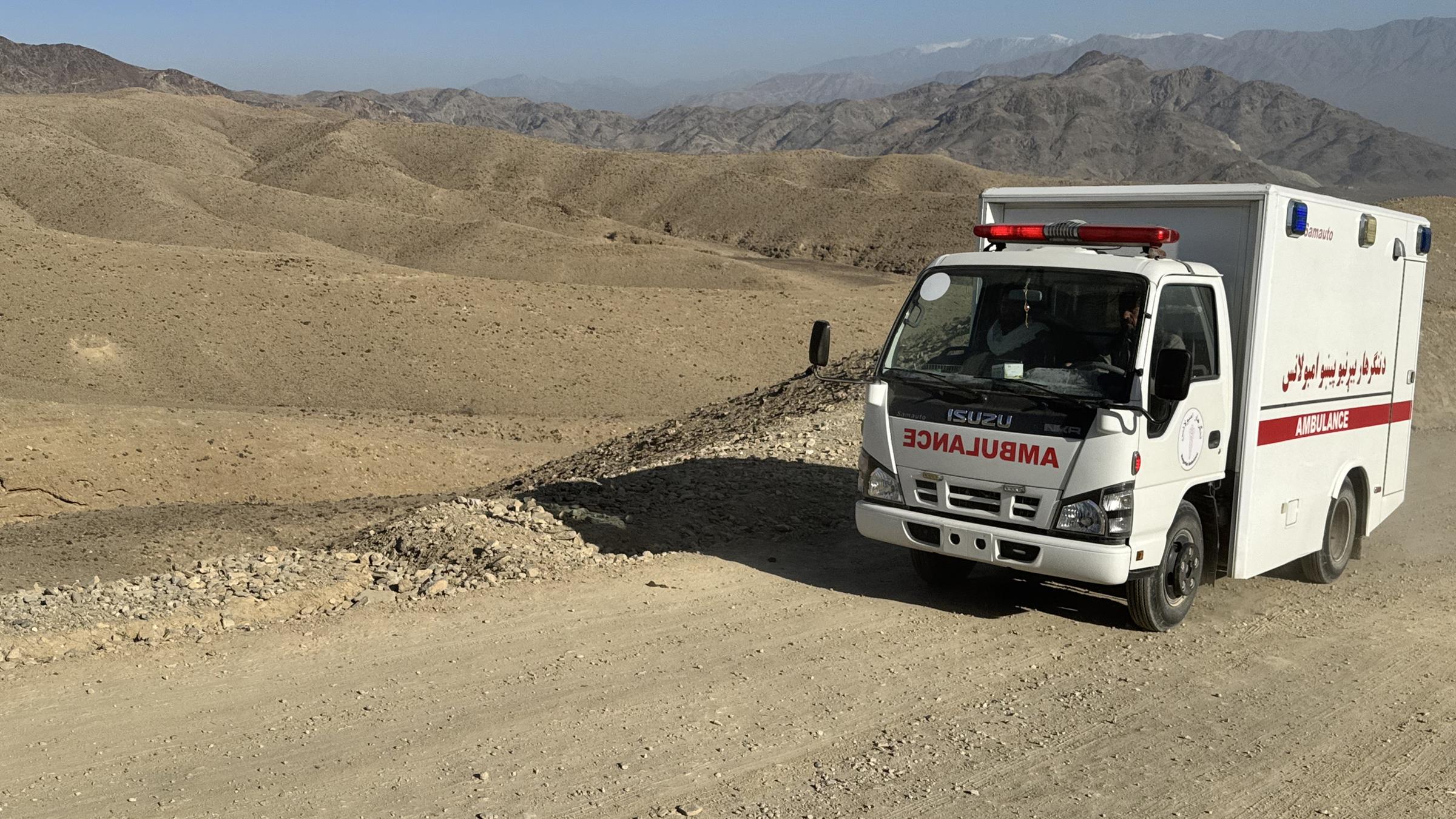 Pakistan launches airstrikes on alleged TTP hideouts in Afghanistan amid rising tensions, 22.02.2026