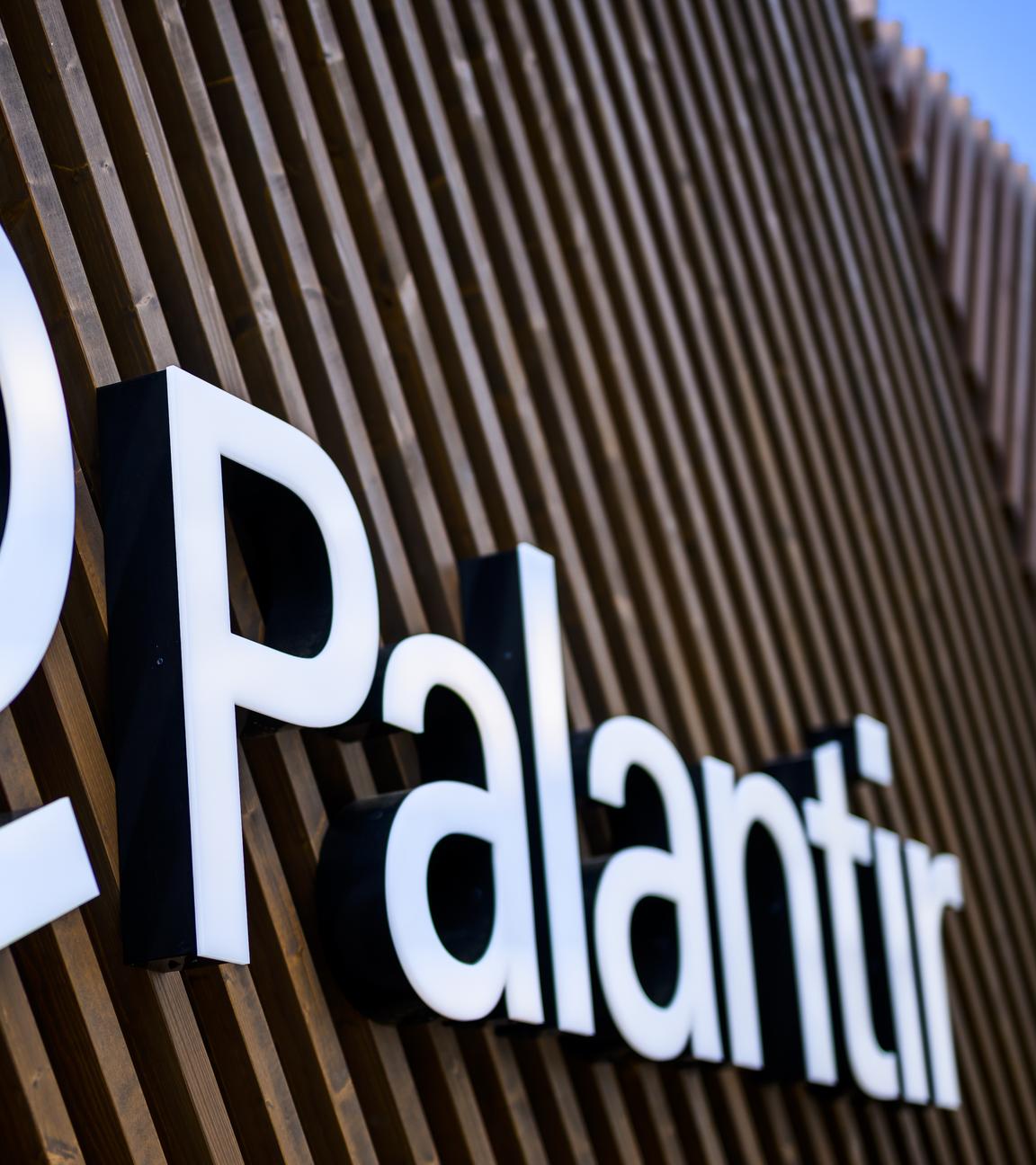 Ein Logo von Palantir Technologies