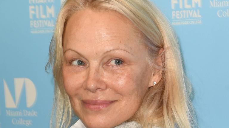 Porträt von Pamela Anderson.