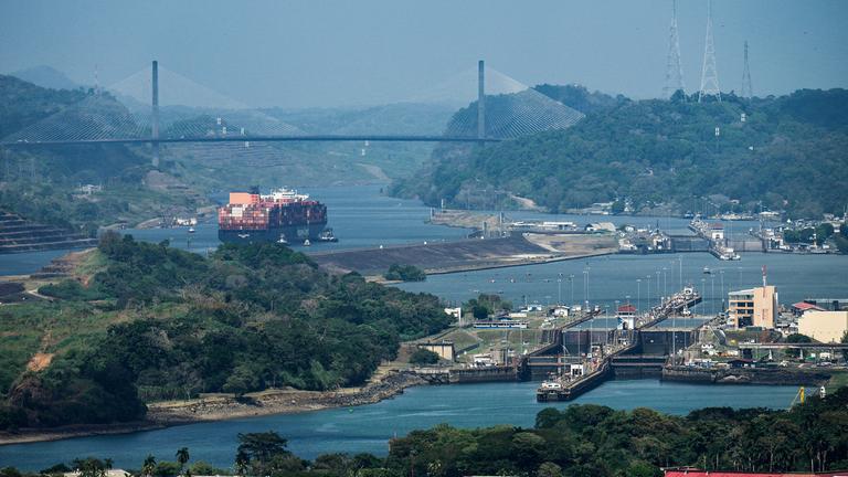 Eine Aufnahme des Panamakanals von oben