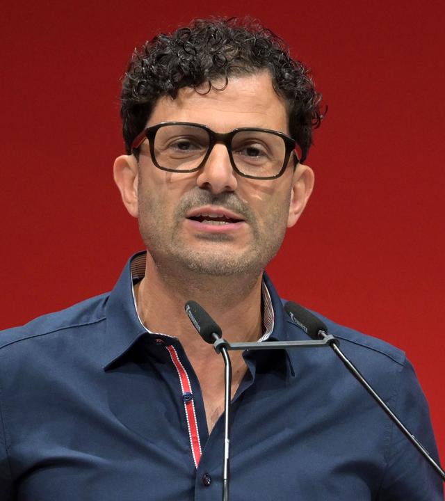 Der Linken-Chef will eine diplomatische Lösung finden und spricht sich gegen weitere Waffenlieferungen an die Ukraine aus.