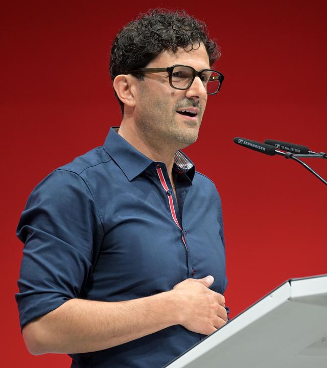 Der Linken-Chef will eine diplomatische Lösung finden und spricht sich gegen weitere Waffenlieferungen an die Ukraine aus.