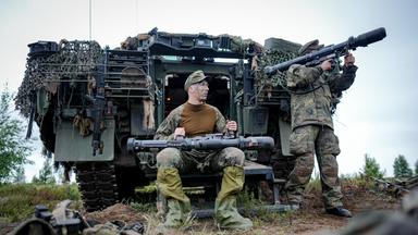 Soldaten der Bundeswehr bereiten sich auf die Großübung Freedom Shield 2026" der neuen Panzerbrigade 45 vor.