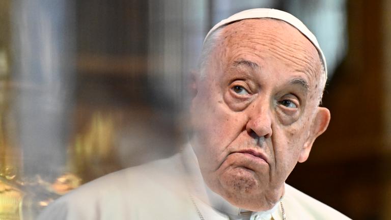 Papst Franziskus während einer akademischen Sitzung bei einem päpstlichen Besuch an der Universität KU Leuven