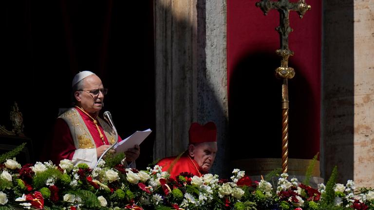 Papst Leo XIV. spricht den Segen Urbi et Orbi