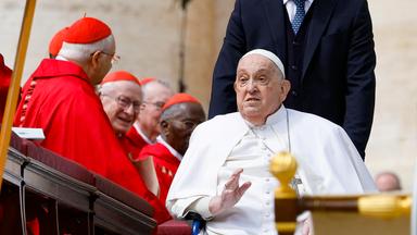 Papst Franziskus bei der Heiligen Messe am Palmsonntag auf dem Petersplatz in Rom