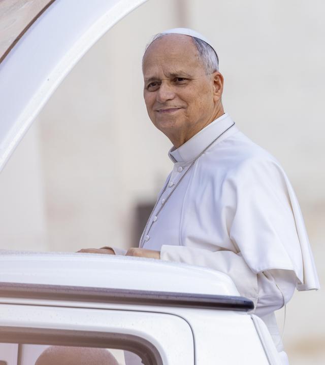 Papst Leo XIV. während seiner wöchentlichen Generalaudienz auf dem Petersplatz im Vatikan