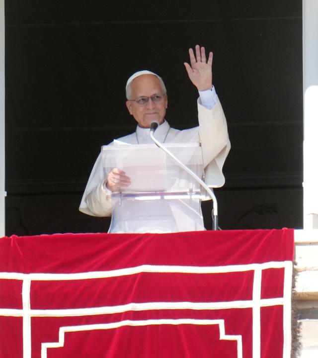  Papst Leo XIV. spricht am 11.10.2026 auf dem Petersplatz im Vatikan das Angelusgebet