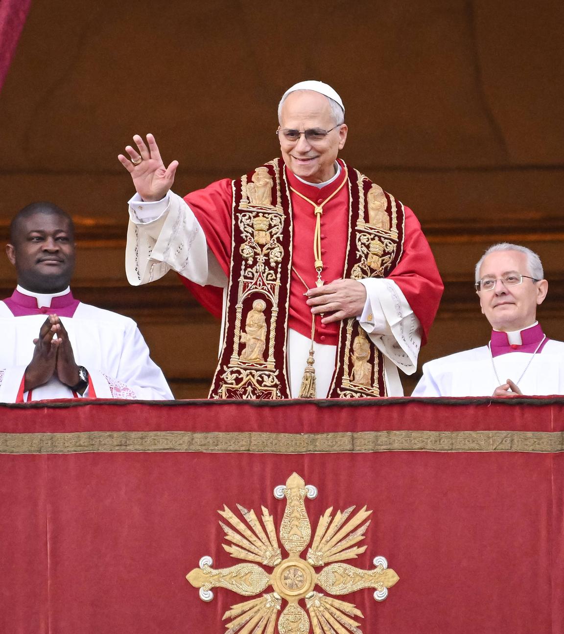 Papst Leo XIV.  bei der Weihnachtsbotschaft und dem Urbi Et Orbi Segen