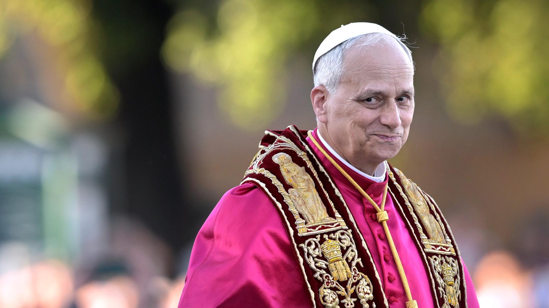 Papst Leo XIV nach der Heiligen Messe in Rom am 25.05.2025.