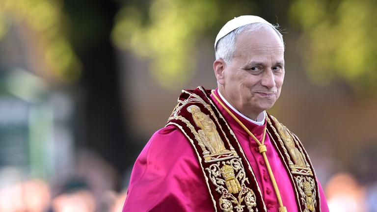 Papst Leo XIV nach der Heiligen Messe in Rom am 25.05.2025.
