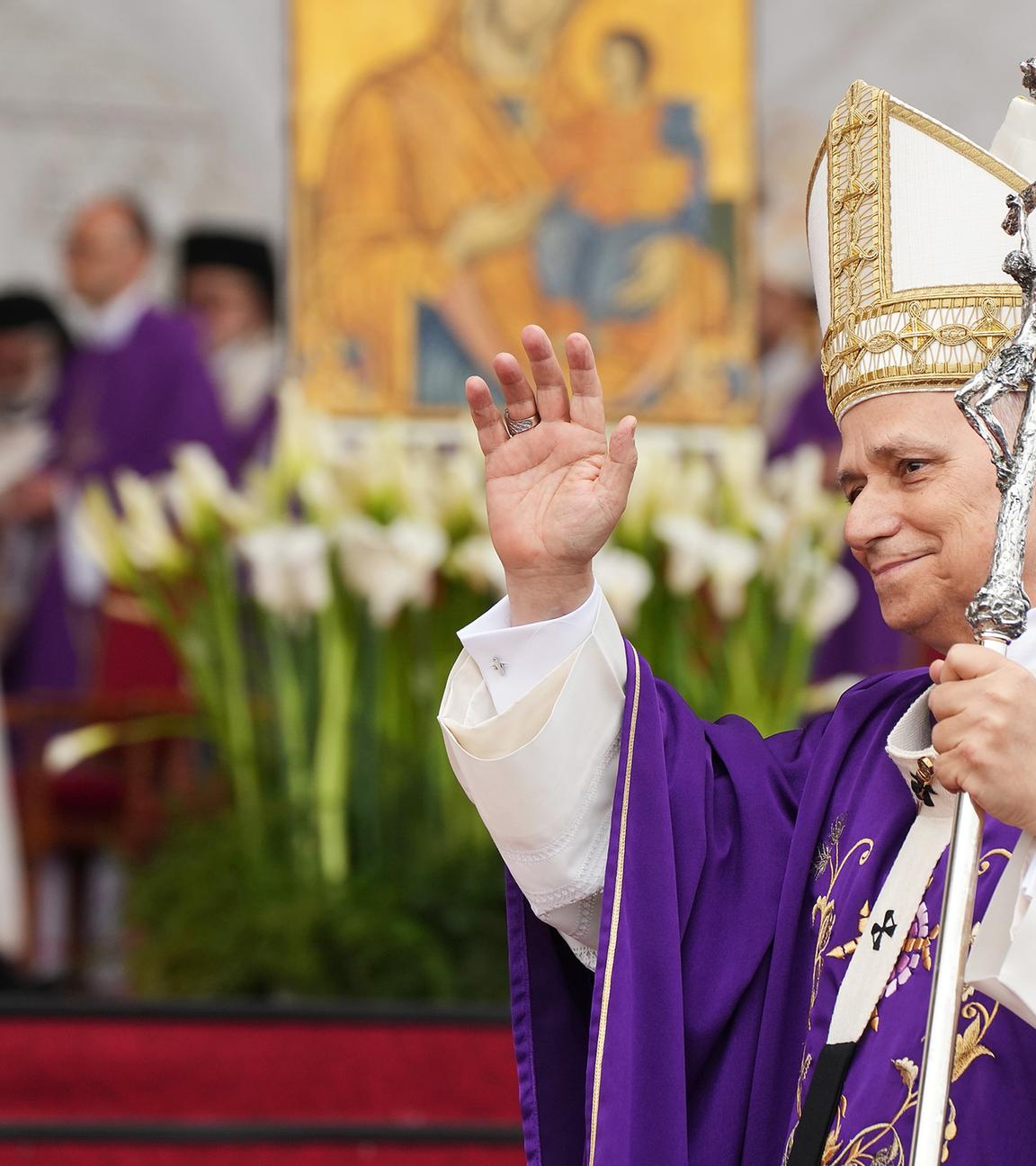 Papst Leo XIV trifft an der Uferpromenade ein, um eine Heilige Messe zu feiern, aufgenommen am 01.12.2025