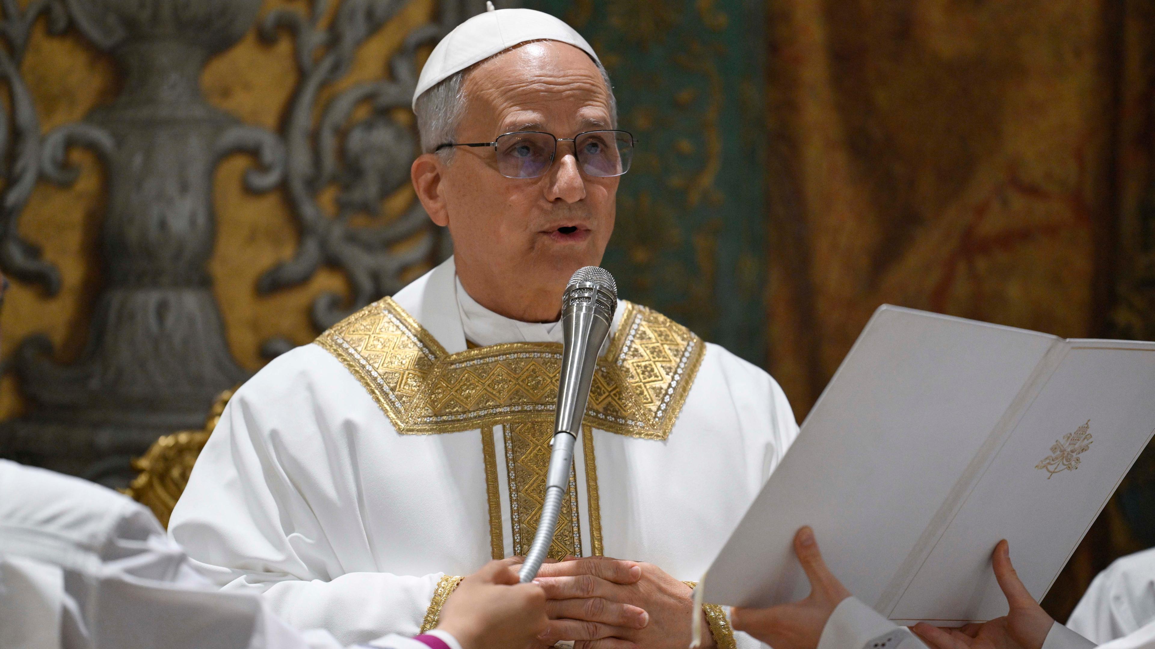 Papst Leo XIV. leitet erste Messe nach Wahl