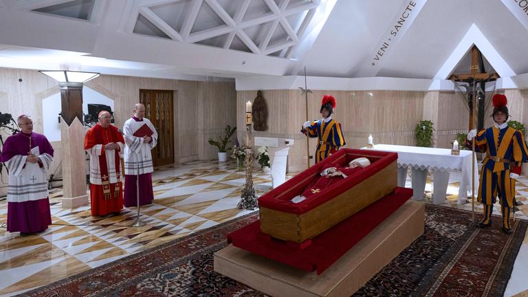 Ritus der Bestätigung zum Tode des Papstes in der Vatikanstadt