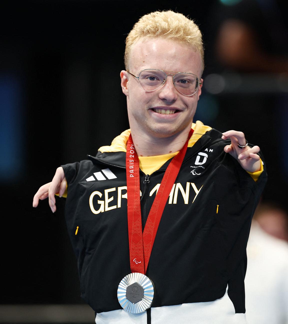 Josia Topf mit seiner silber Medaille