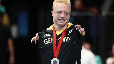 Josia Topf mit seiner silber Medaille