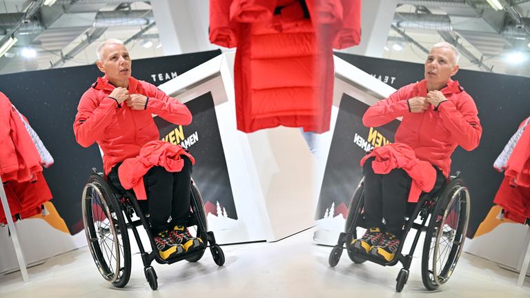 Andrea Eskau bei der Einkleidung zu den Paralympics 2026.