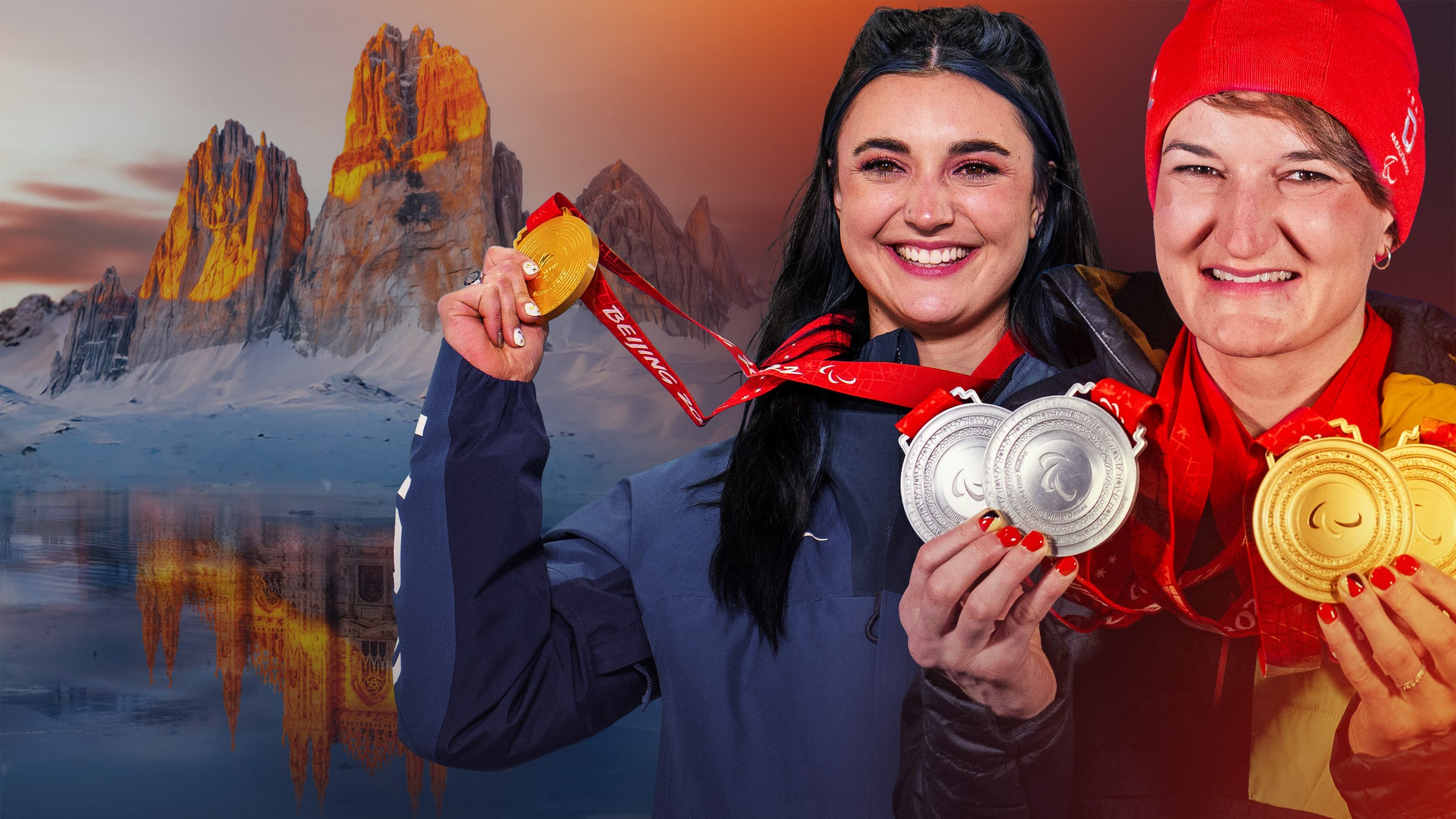 Monoskifahrerin Anna-Lena Forster und Snowboarderin Brenna Huckaby halten stolz ihre Gold- und Silber-Medaillen in die Kamera.