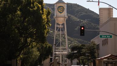 Der Warner Bros. Wasserturm ist in den Warner Bros. Studios zu sehen.