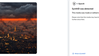 Dunkle Rauchschwaden sind über Paris zu sehen, der Himmel ist rot gefärbt. Die Analyse mit Synth ID zeigt, dass es mit KI erstellt oder bearbeitet wurde. 